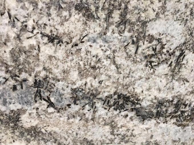 Meja granit Portiguar putih