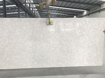 Cincin Asap White Quartz Stone Slab 7 Mohs &amp;#39;Hardness 2.45g / Cm3 Bulk Density