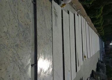 Lempengan granit batu kuning keemasan, 2.72g / Cm³ Density Large Stone Slabs